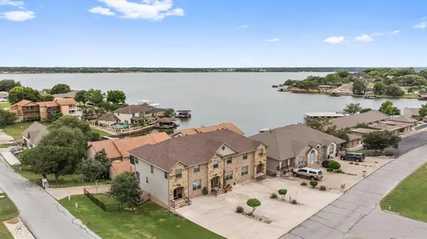 5250 Country Club Drive #Q, Granbury, TX 76049