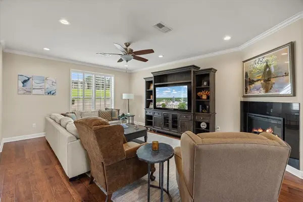 5250 Country Club Drive #Q, Granbury, TX 76049