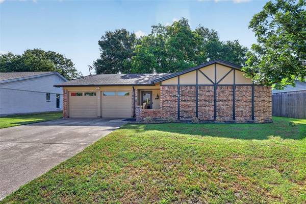 6616 Brookdale Drive,  Watauga,  TX 76148