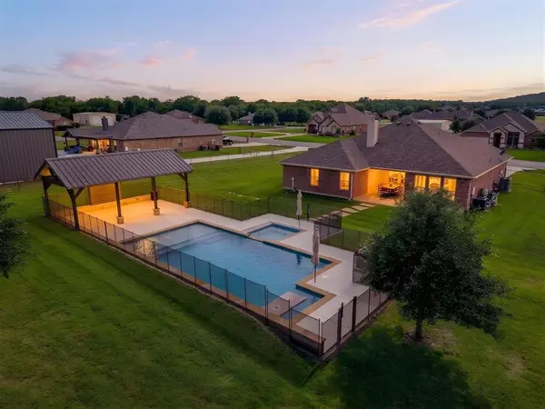 104 Thorobred Court, Azle, TX 76020