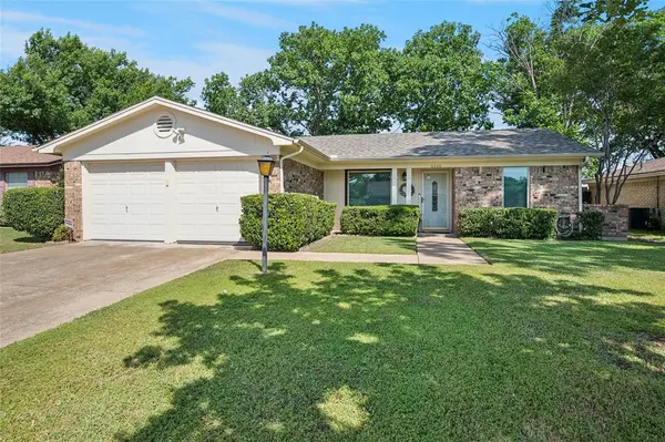 6220 Sandra Drive, Fort Worth, TX 76133