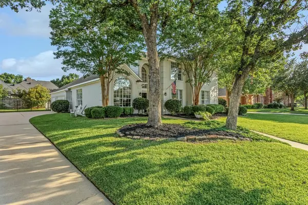 824 Forest Lakes Drive, Keller, TX 76248