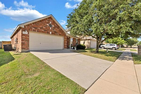 14124 Snaffle Bit Trail, Fort Worth, TX 76052