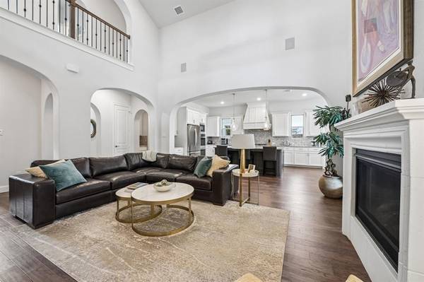 6738 Barnes Drive, Frisco, TX 75034