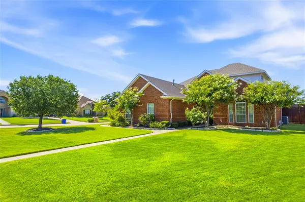 1201 Forest Green Drive, Kennedale, TX 76060