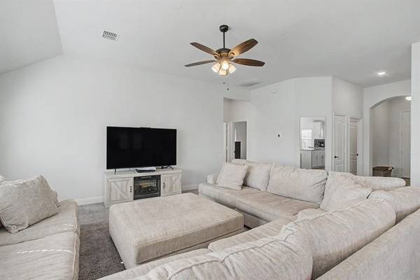 1004 Deer Ridge Drive, Crowley, TX 76036