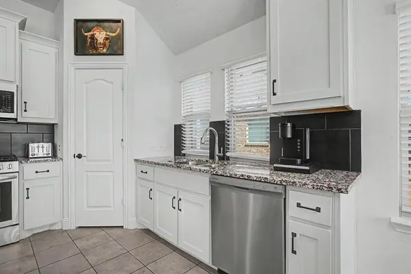 1004 Deer Ridge Drive, Crowley, TX 76036