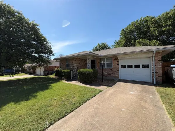 588 Rea Avenue, Lancaster, TX 75146