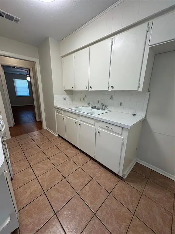 588 Rea Avenue, Lancaster, TX 75146