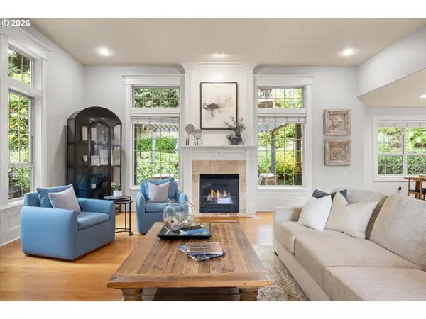 3921 NORTHHAMPTON CT, West Linn, OR 97068