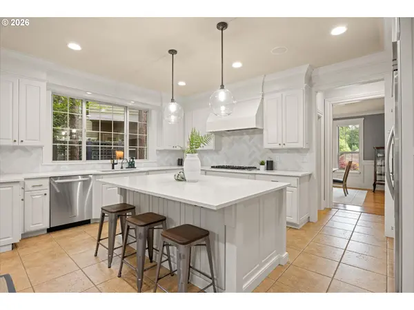 3921 NORTHHAMPTON CT, West Linn, OR 97068