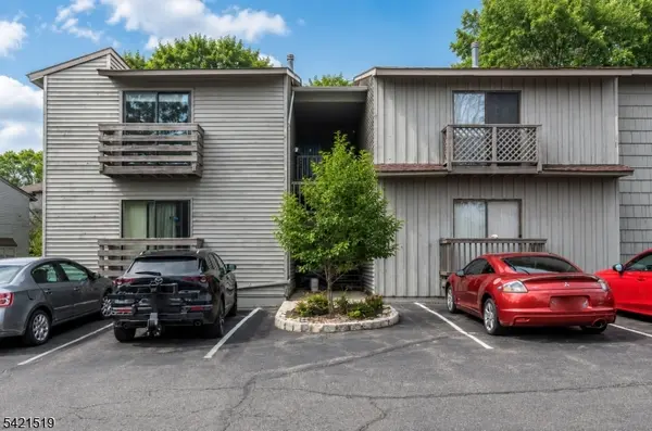 1002 Spruce Hills Dr, Glen Gardner Boro, NJ 08826