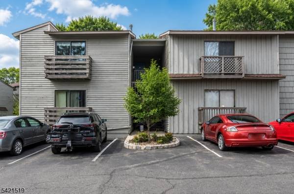 1002 Spruce Hills Dr, Glen Gardner Boro, NJ 08826