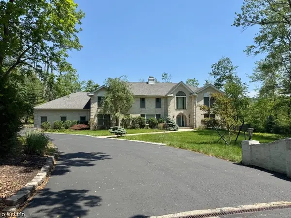 60 Evergreen Ln, Watchung Boro, NJ 07069