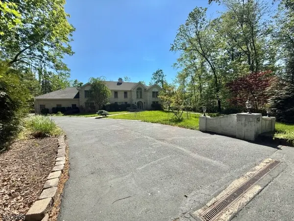 60 Evergreen Ln, Watchung Boro, NJ 07069