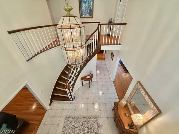 60 Evergreen Ln, Watchung Boro, NJ 07069