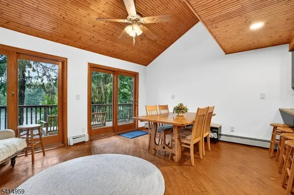 106 Demarest Rd, Bloomingdale Boro, NJ 07403