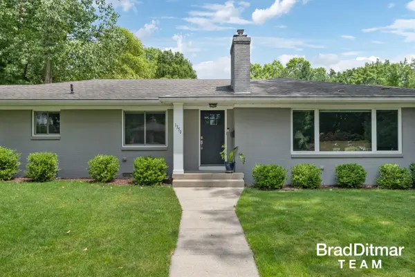 1350 Lake Grove AVE SE, East Grand Rapids, MI 49506
