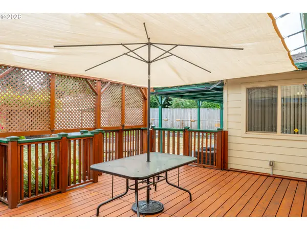 425 W MAPLE ST, Roseburg, OR 97471