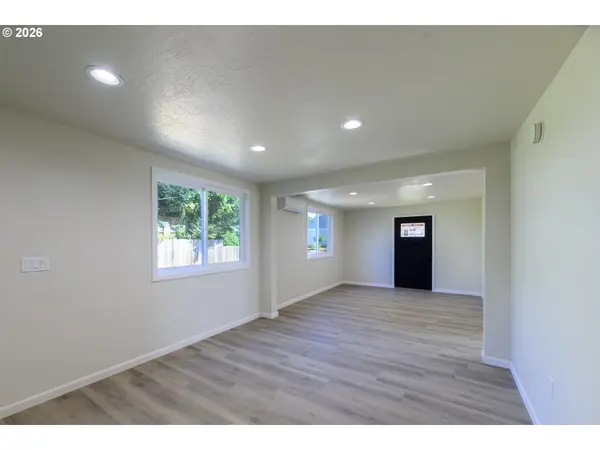 810 JOHNSON AVE, Cottage Grove, OR 97424