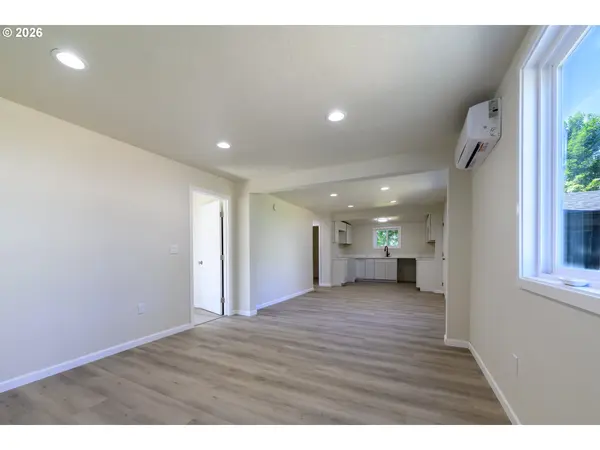 810 JOHNSON AVE, Cottage Grove, OR 97424