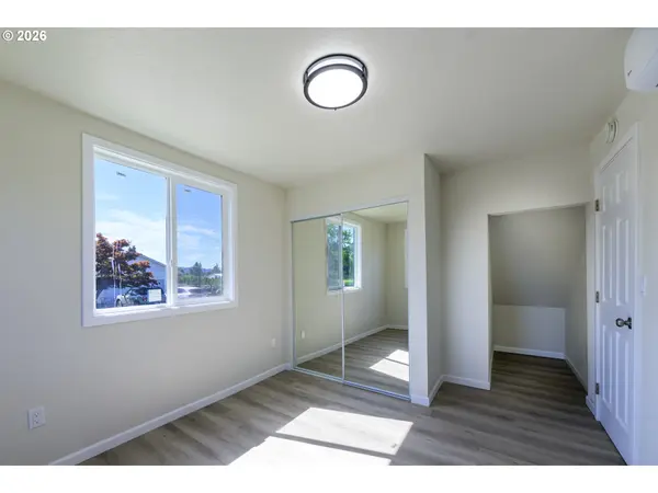 810 JOHNSON AVE, Cottage Grove, OR 97424