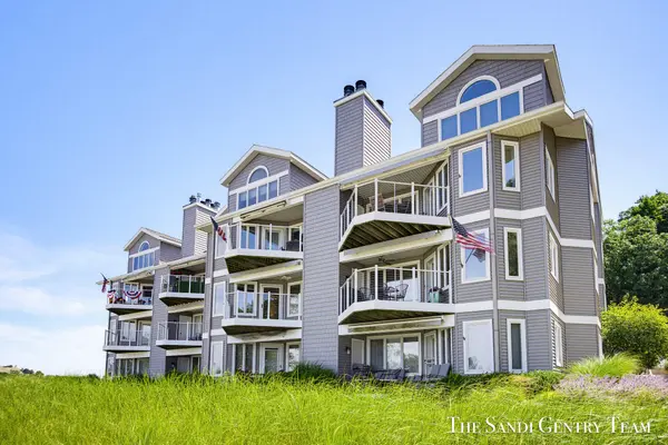820 S Harbor DR #5, Grand Haven City, MI 49417