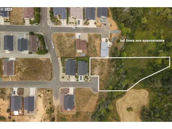 636 SEACREST DR, Bandon, OR 97411