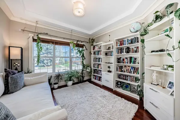 425 36 AVE NW, Calgary, AB T2K 0C4