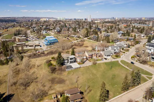 1115 16A ST NW, Calgary, AB T2N 2C9