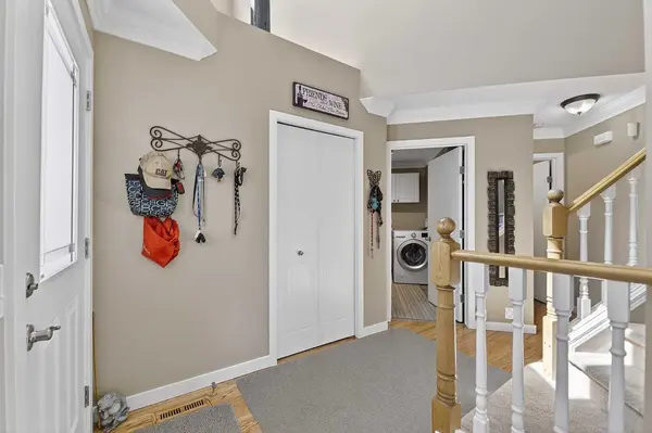 185 Shawbrooke GN SW, Calgary, AB T2Y 3C6