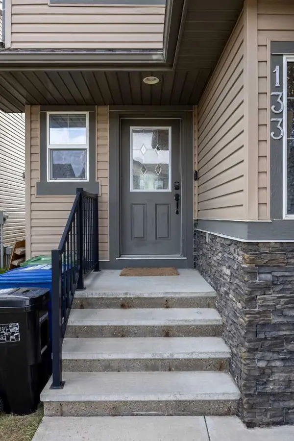 133 Luxstone WAY SW, Airdrie, AB T4B 3C2