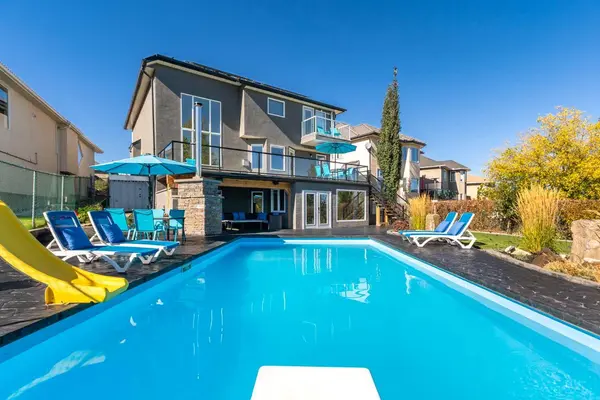 366 Patterson BLVD SW, Calgary, AB T3H3N6