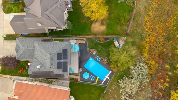 366 Patterson BLVD SW, Calgary, AB T3H3N6