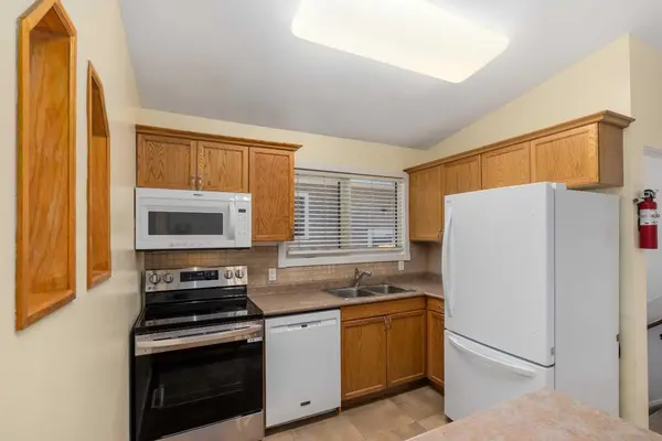 630 69 AVE SW, Calgary, AB T2V 0N9