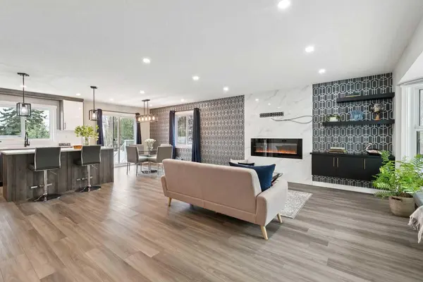 7116 Hunterwood RD NW, Calgary, AB T2K 4J6