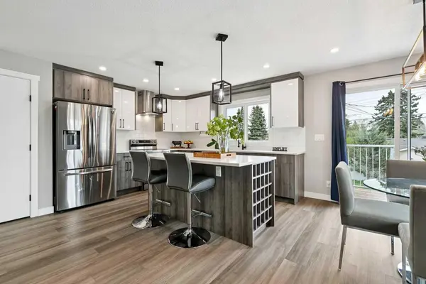 7116 Hunterwood RD NW, Calgary, AB T2K 4J6