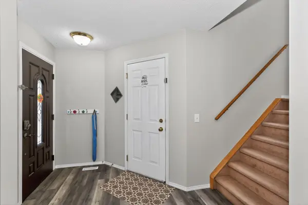 42 Royal Elm DR NW, Calgary, AB T3G 5P7