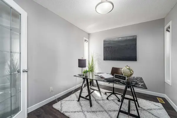 724 Luxstone LNDG SW, Airdrie, AB T4B 3L1