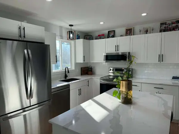 9410 80 AVE, Grande Prairie, AB T8V 5J4