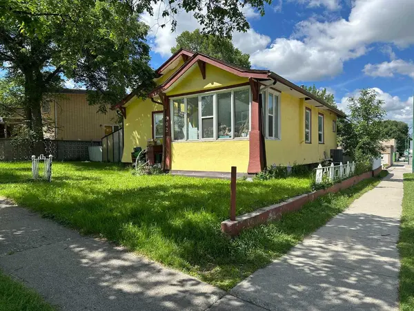 902 12 ST S, Lethbridge, AB T1J 2S7