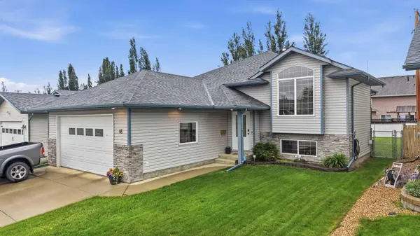 46 Livingston Close, Lacombe, AB T4L 2J3