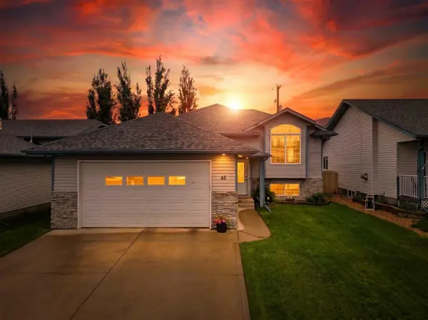 46 Livingston Close, Lacombe, AB T4L 2J3