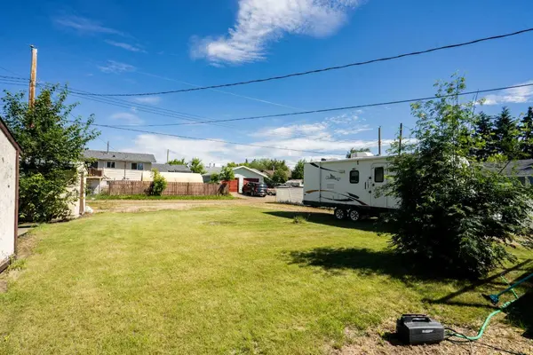 5518 47ave, Grimshaw, AB T0H1W0