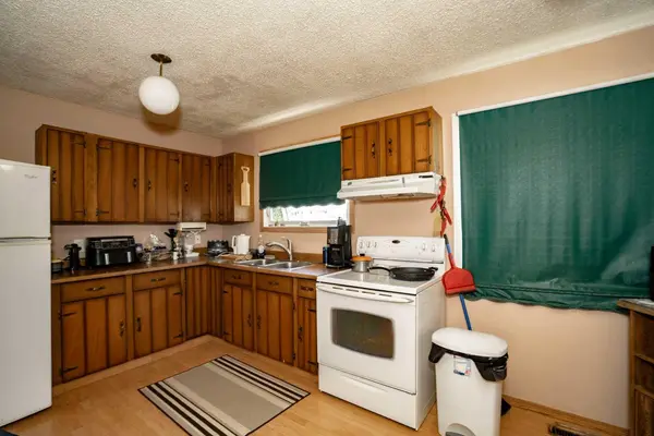 5518 47ave, Grimshaw, AB T0H1W0