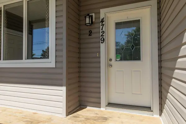 4729 49 ST #2, Drayton Valley, AB T7A 1J1