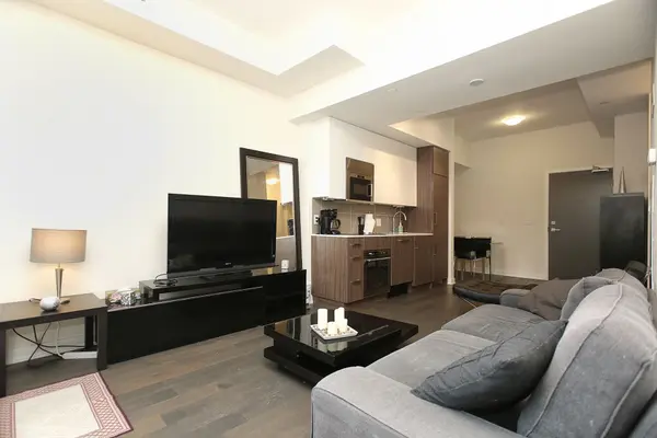 17 Dundonald ST #309, Toronto C08, ON M4Y 1K3