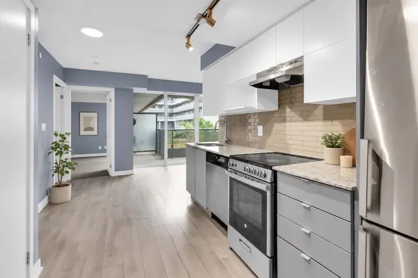 120 Varna DR #401, Toronto C04, ON M6A 0B3