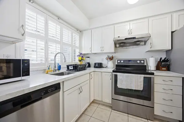 21 Replin RD #40, Toronto C04, ON M6A 2M8