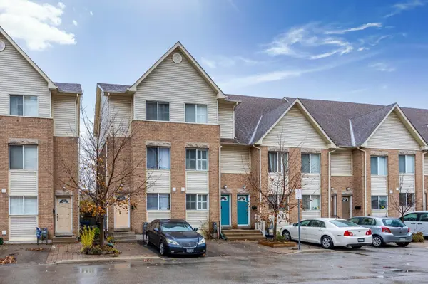 21 Replin RD #40, Toronto C04, ON M6A 2M8